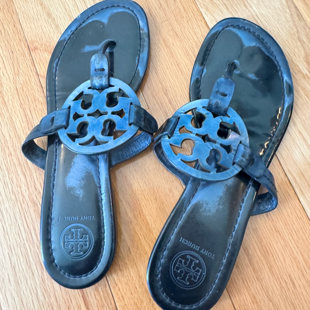 GUC Tory Burch millers in metallic blue